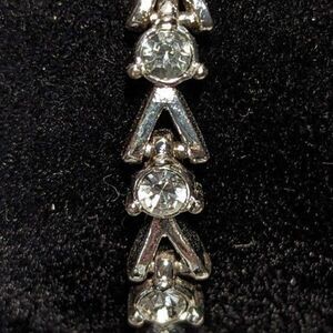 Avon V Link Rhinestone Silver Tone Bracelet